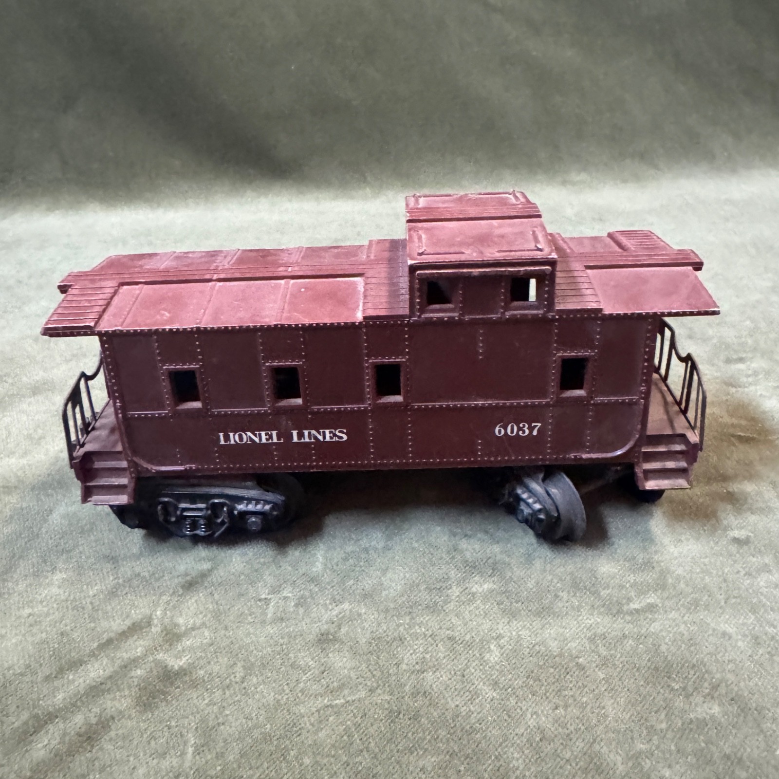 Postwar Lionel 0/027 Lionel Lines 6037  Caboose