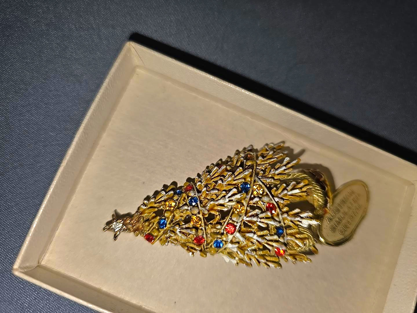 ART Arthur Pepper Vintage Christmas Tree Brooch Rhinestones & Beads Snow Signed ART Arthur Pepper Vintage Christmas Tree Brooch Rhinestones & Beads Snow Signed