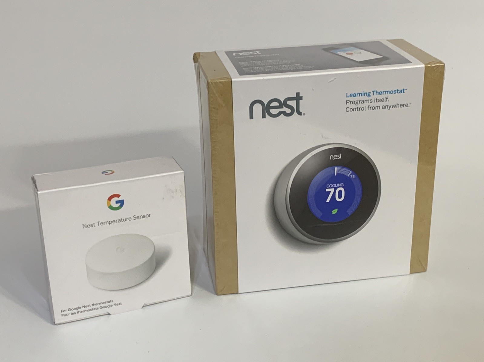 Nest T200577 ( Learning Thermostat + temperature sensor ) New Sealed
