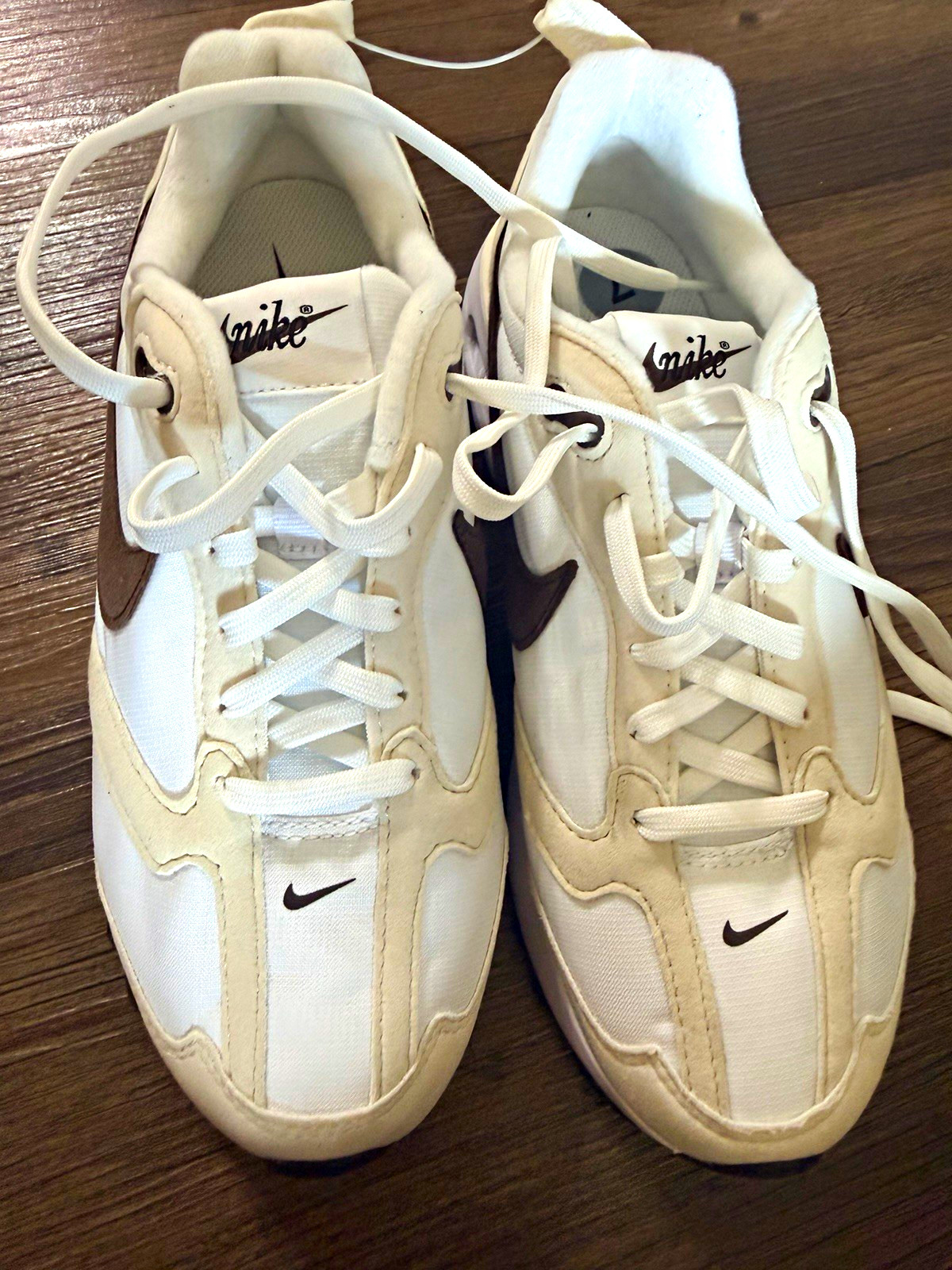 Nike Men’s White/Brown Low Top Lace-Up Athletic Sneaker Sneakers Nike Men’s White/Brown Low Top Lace-Up Athletic Sneaker Sneakers