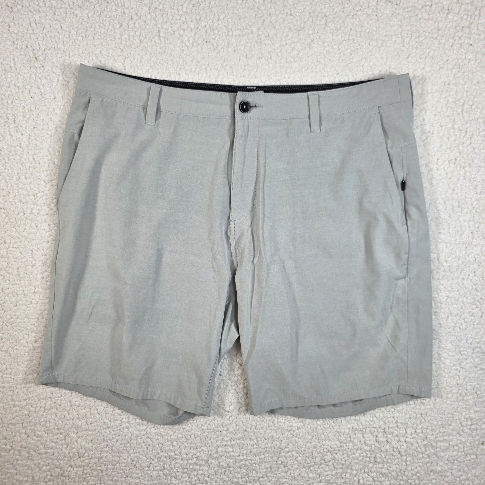 Vuori V368 Aim Shorts Gray Performance 8” Golf Mens Size 36