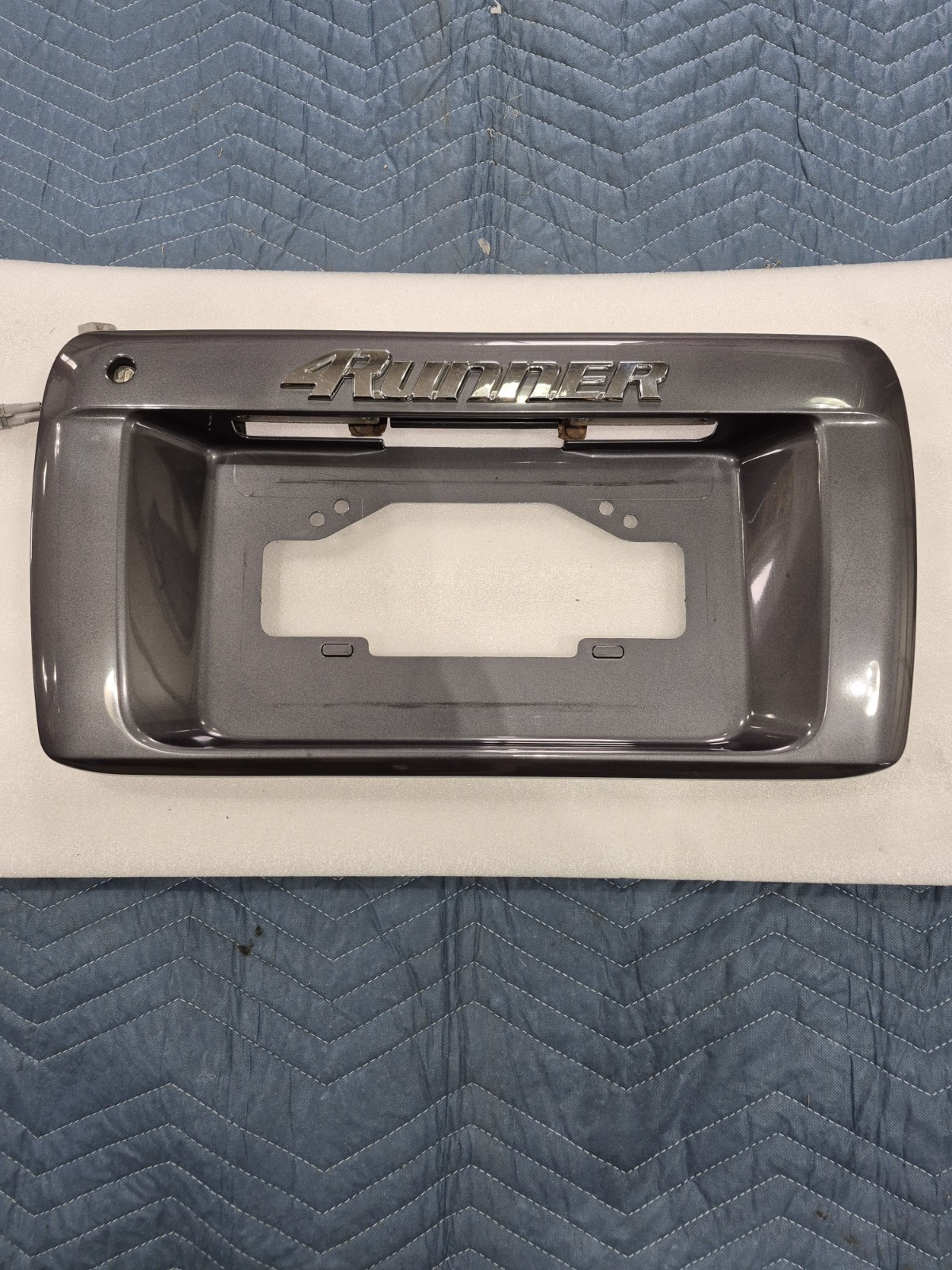 1996-2002 TOYOTA 4RUNNER REAR HATCH LICENSE PLATE TRIM MOLDING BRACKET OEM GRAY 1996-2002 TOYOTA 4RUNNER REAR HATCH LICENSE PLATE TRIM MOLDING BRACKET OEM GRAY