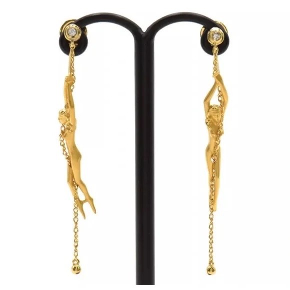 Carrera Y Carrera 18k Yellow gold Godess Earrings with diamond  pierced