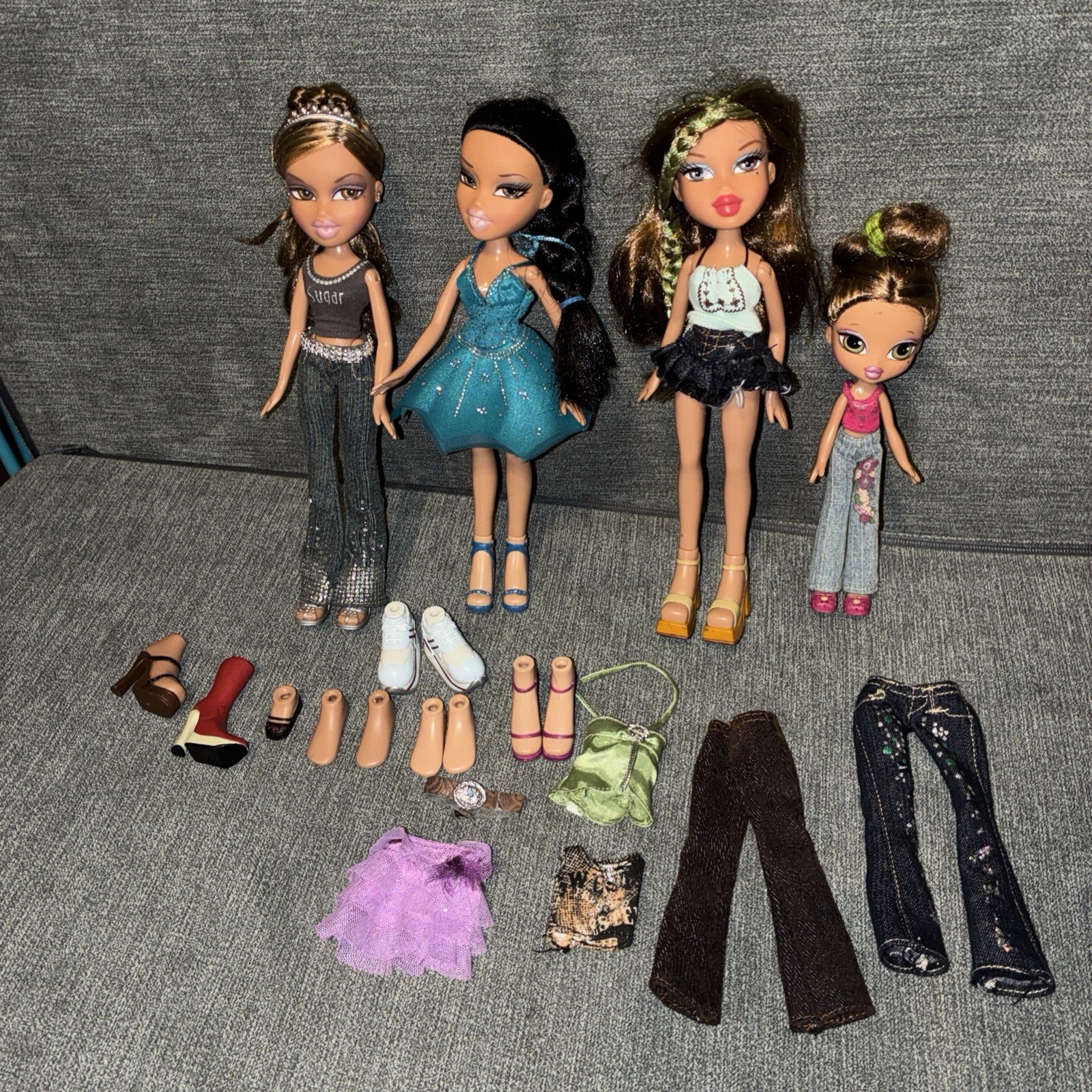 2001 Vintage MGA Bratz Fashion Doll Lot Of 4 Dolls & Accessories & Clothing