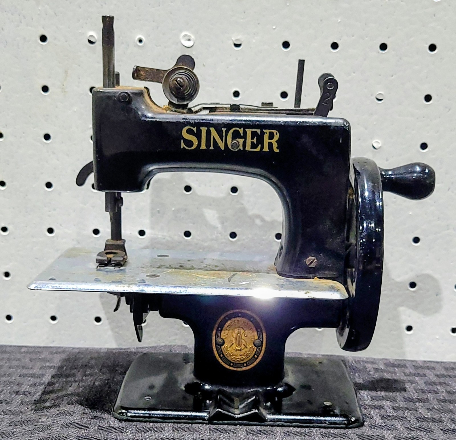 Antique Singer SewHandy Model 20 Childs Sewing Machine Original Condition Antique Singer SewHandy Model 20 Childs Sewing Machine Original Condition