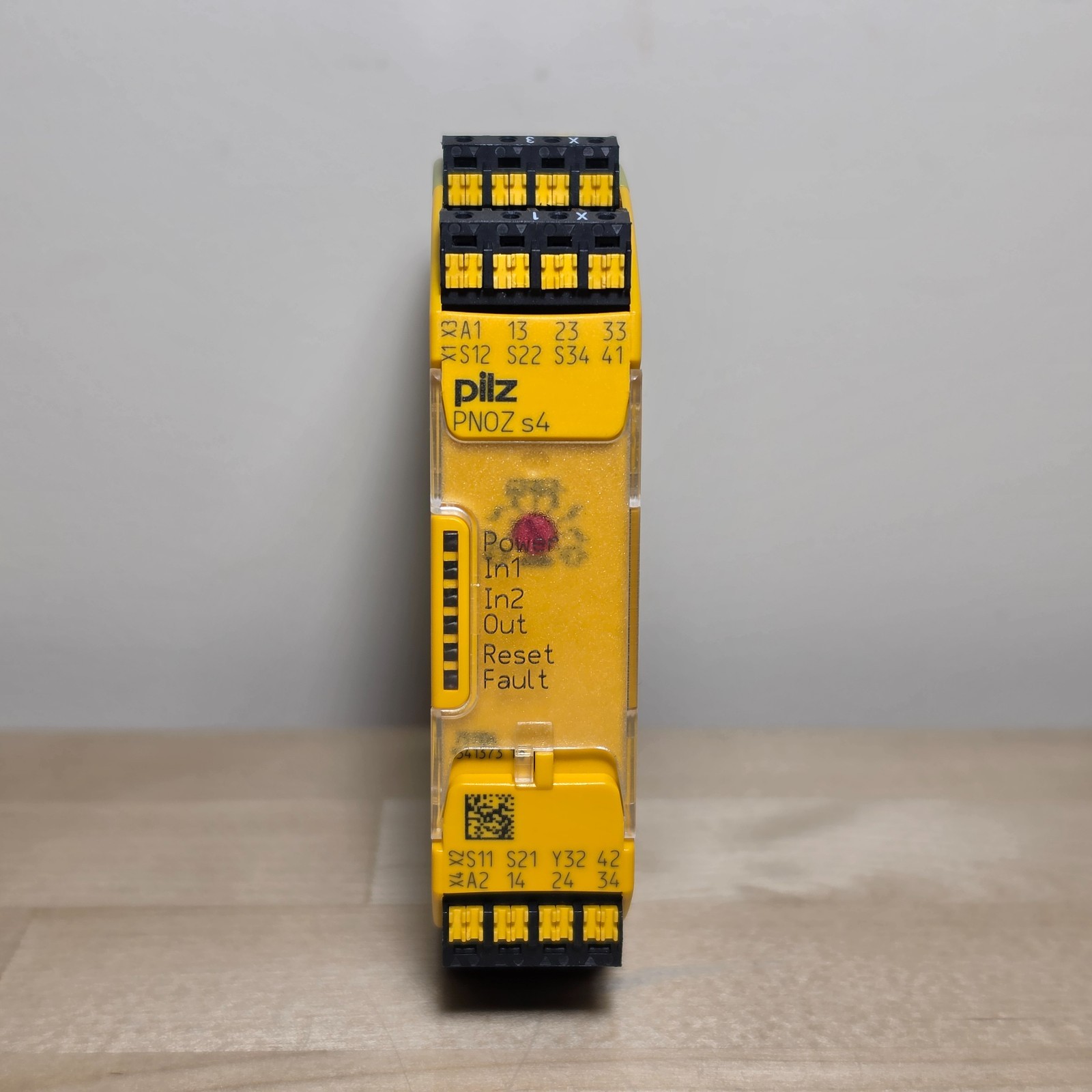 Pilz 751104 PNOZ s4 C Safety Relay 24VDC
