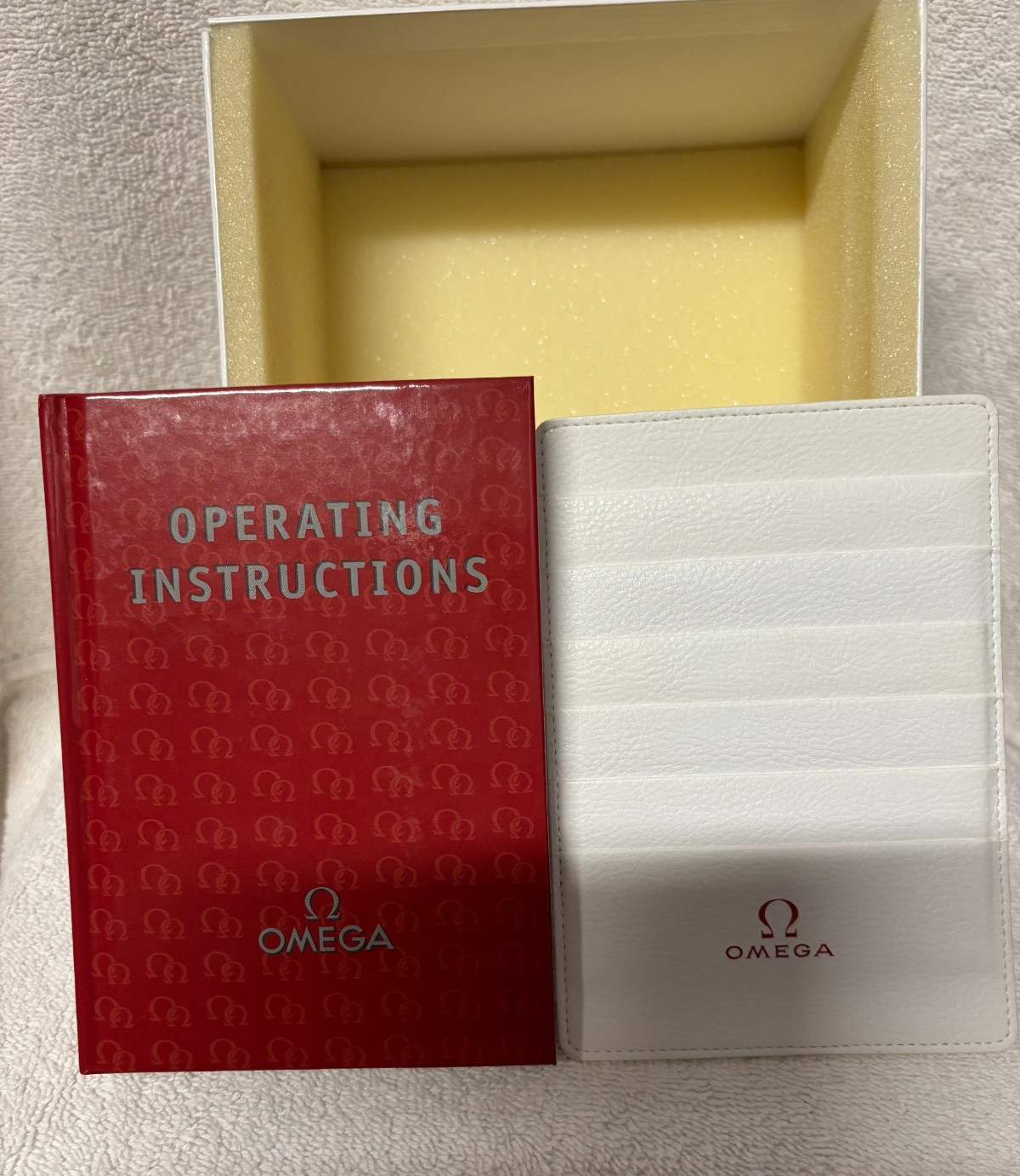 VINTAGE GENUINE OMEGA Speedmaster Seamaster White watch box case with/card.