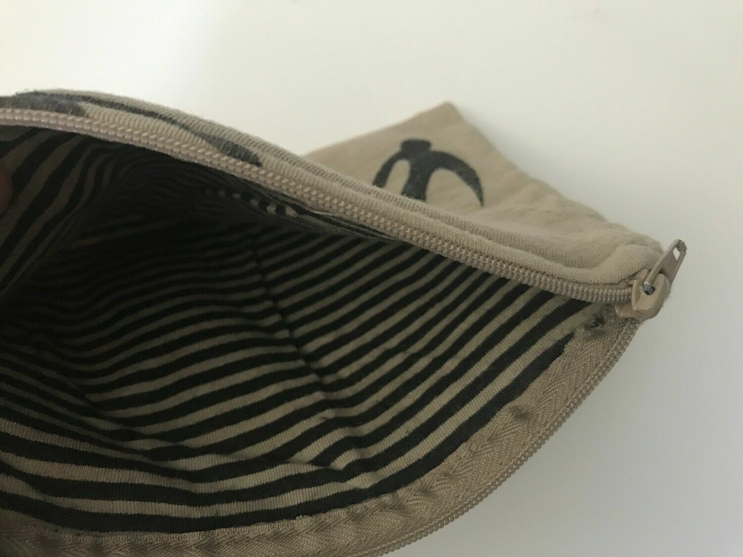 Threads 4 Thought Sustainable Apparel Cosmetic Bag Makeup Pouch Coin Bag NWT Threads 4 Thought Sustainable Apparel Cosmetic Bag Makeup Pouch Coin Bag NWT