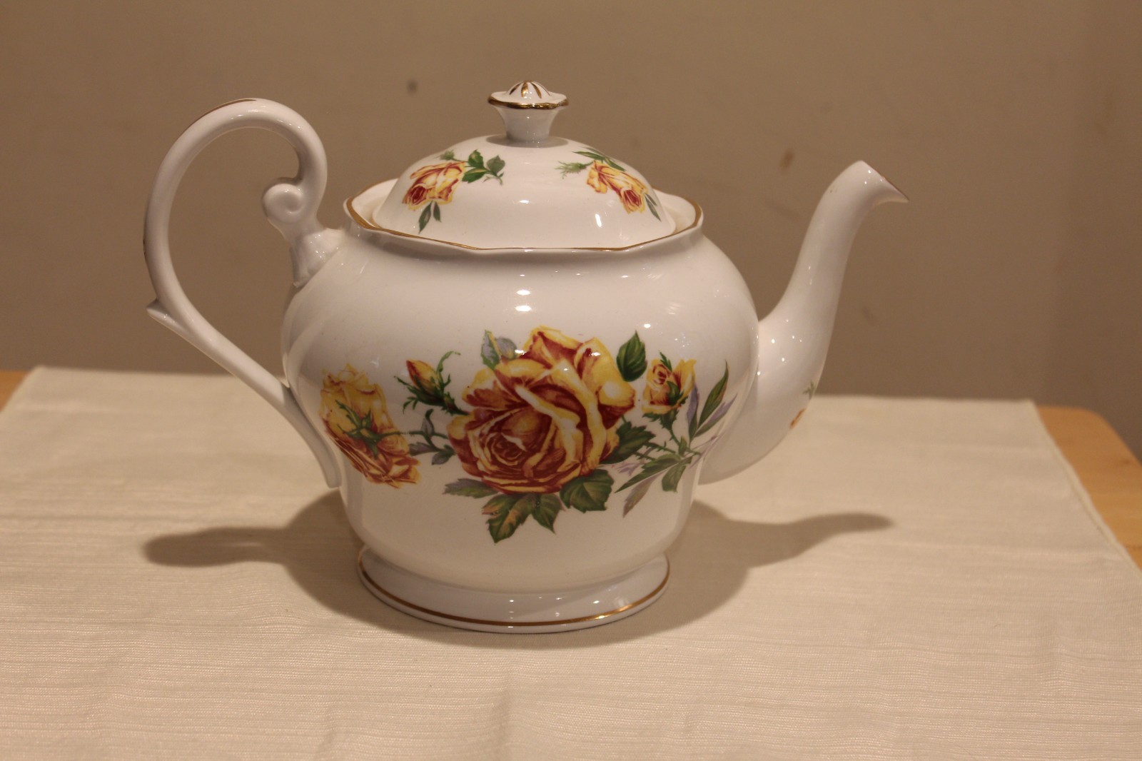 Vintage Royal Standard Romany Rose Teapot w/Lid Fine Bone China England Vintage Royal Standard Romany Rose Teapot w/Lid Fine Bone China England