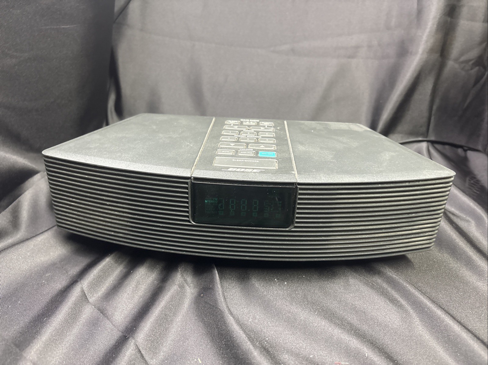Bose Wave Radio Model AWR1-1W Black FM/AM Alarm Desktop Radio (Dim-screen) Bose Wave Radio Model AWR1-1W Black FM/AM Alarm Desktop Radio (Dim-screen)