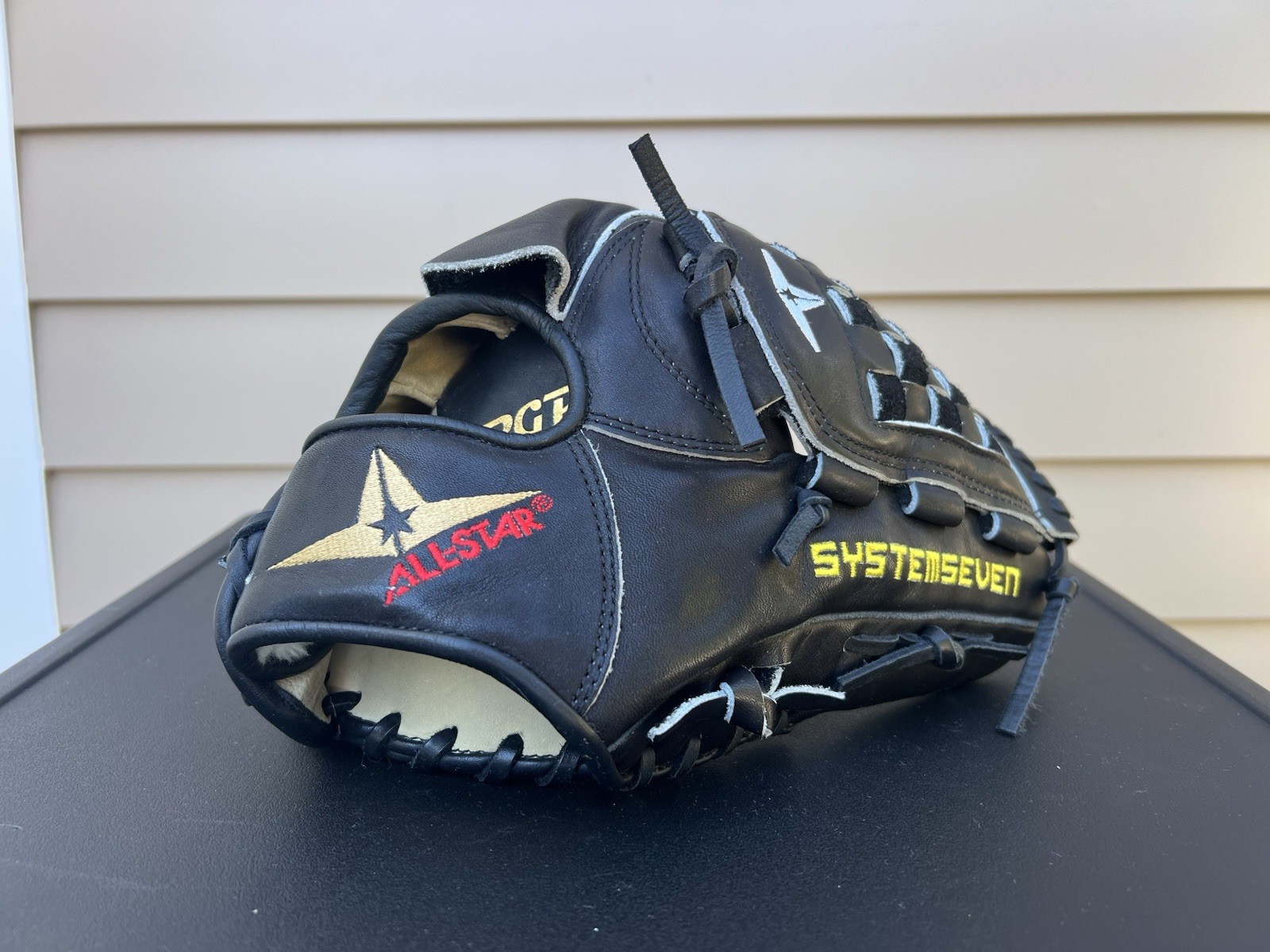 All Star System 7 Pitchers Baseball Glove 12 Inch Excellent Condition All Star System 7 Pitchers Baseball Glove 12 Inch Excellent Condition