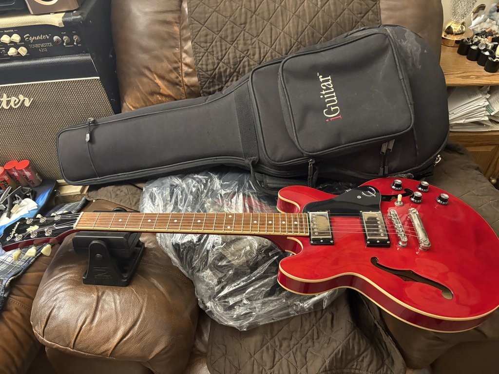 2019,Epiphone ES-339 Semi-Hollowbody/Cherry..Clean Guitar,Gig Bag. 2019,Epiphone ES-339 Semi-Hollowbody/Cherry..Clean Guitar,Gig Bag.
