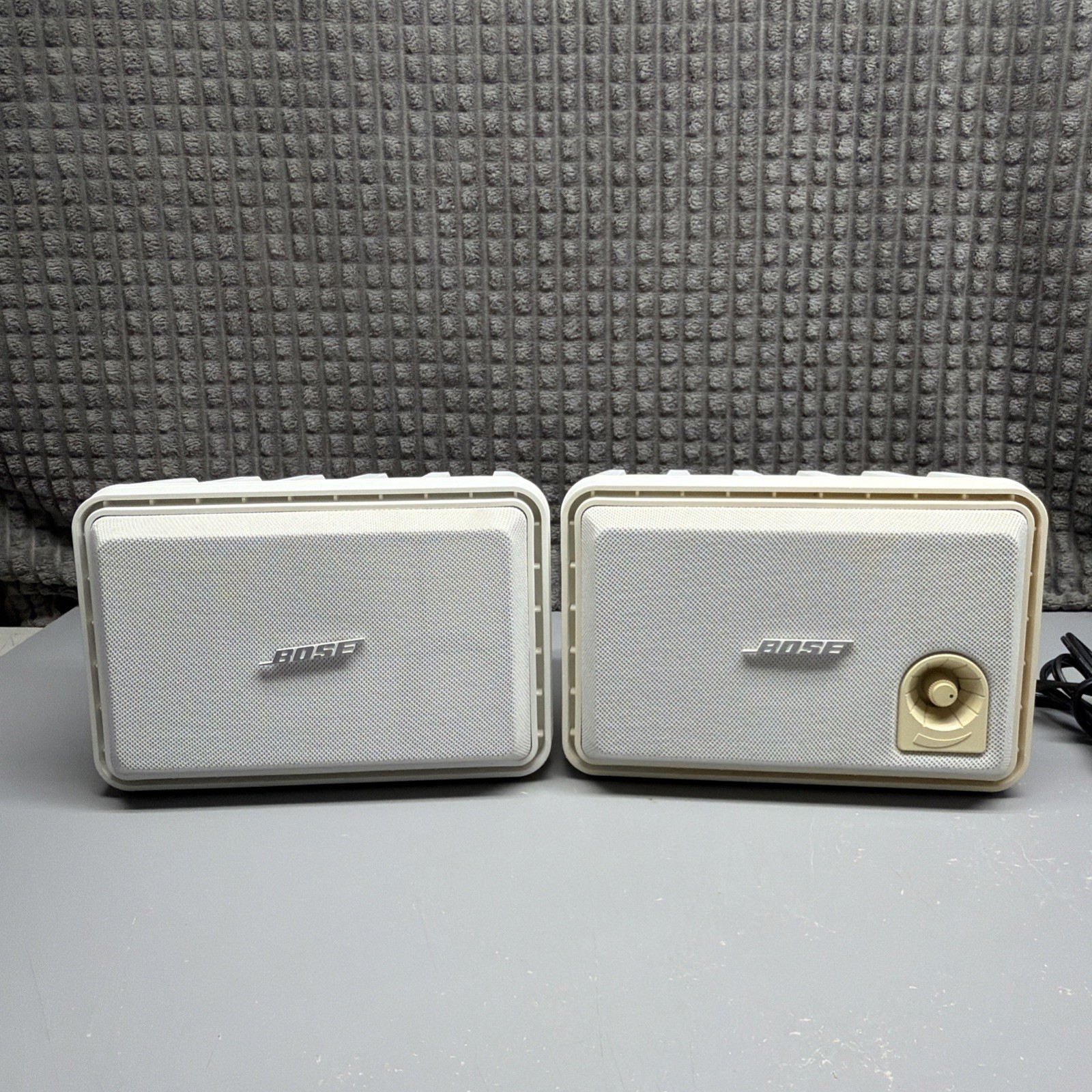 BOSE Lifestyle Powered Speakers 6 X 9 White With Wires Vintage 1988 Indoor Outdo BOSE Lifestyle Powered Speakers 6 X 9 White With Wires Vintage 1988 Indoor Outdo