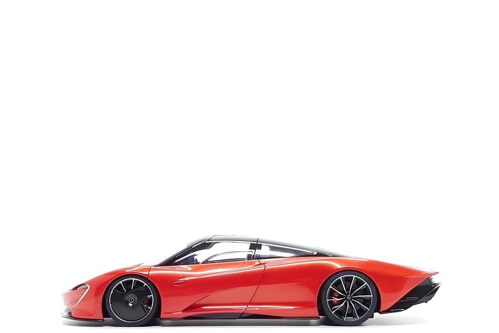 AUTOart 1:18 McLaren Speedtail in Volcano Orange