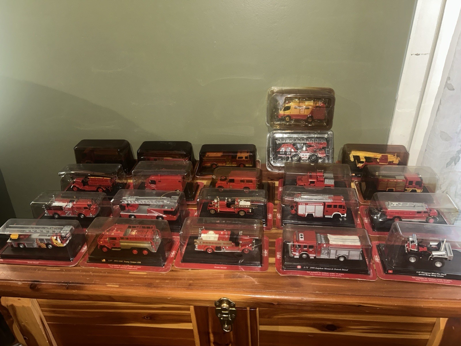 30 Del Prado Fire Engines/Trucks Most Sealed With Display Base