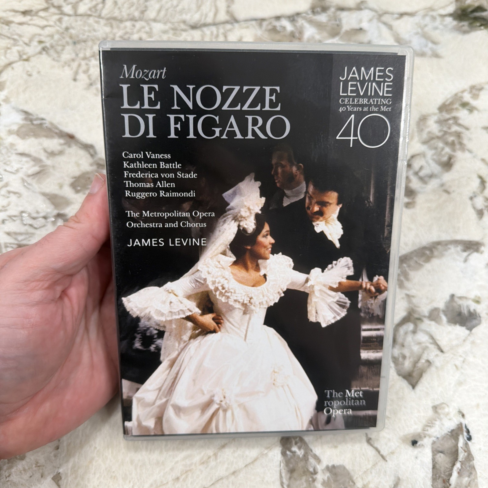 Mozart's Le Nozze di Figaro Metropolitan Opera James Levine Exclusive 2-DVD Set