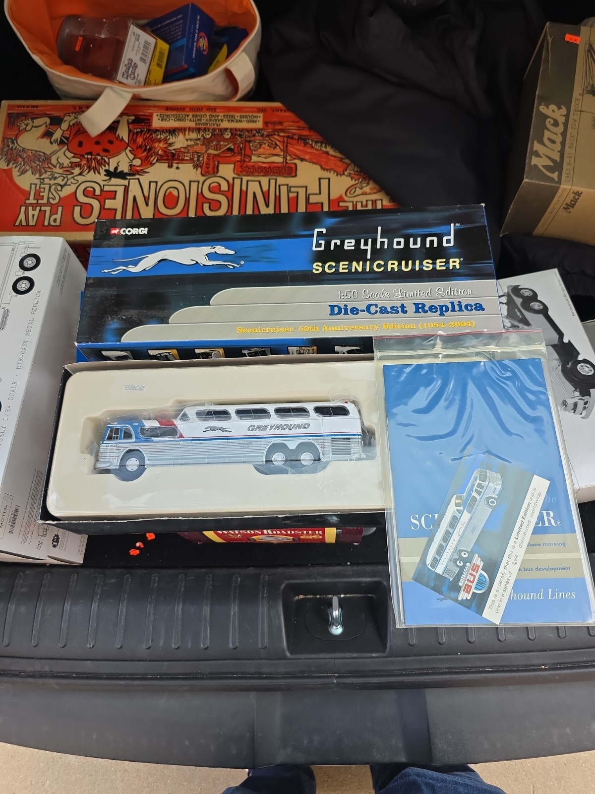 CORGI CLASSICS GREYHOUND GM 4501 SCENICRUISER COACH BUS MODEL US54410 1:50 CORGI CLASSICS GREYHOUND GM 4501 SCENICRUISER COACH BUS MODEL US54410 1:50