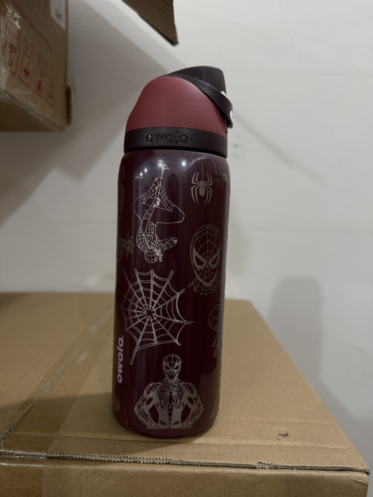 NEW Owala Spiderman Freesip Red Fine Sparkle Water Bottle 32oz Special Edition NEW Owala Spiderman Freesip Red Fine Sparkle Water Bottle 32oz Special Edition