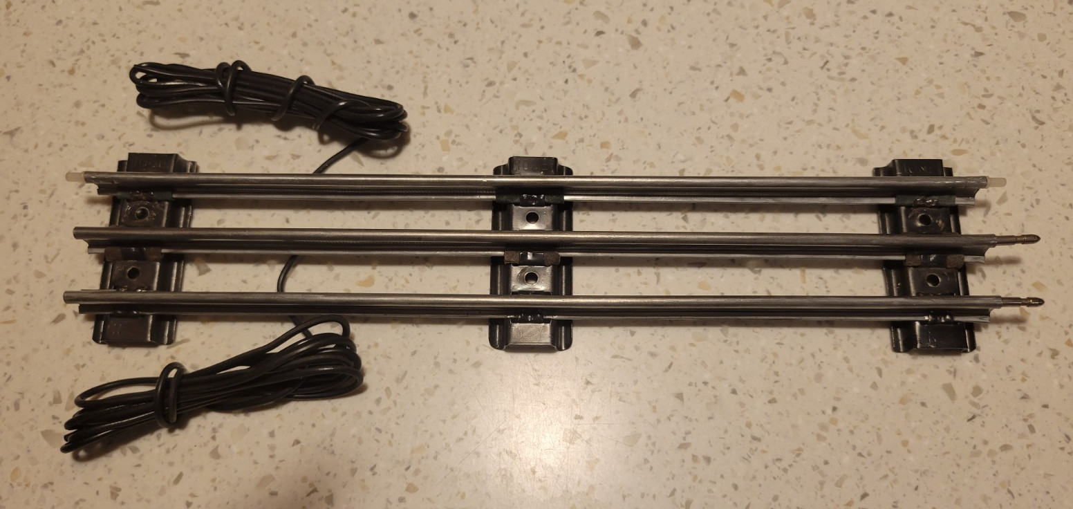 Lionel Insulated track O gauge Prewired Replaces CTC Lockon and 153C contactor. Lionel Insulated track O gauge Prewired Replaces CTC Lockon and 153C contactor.