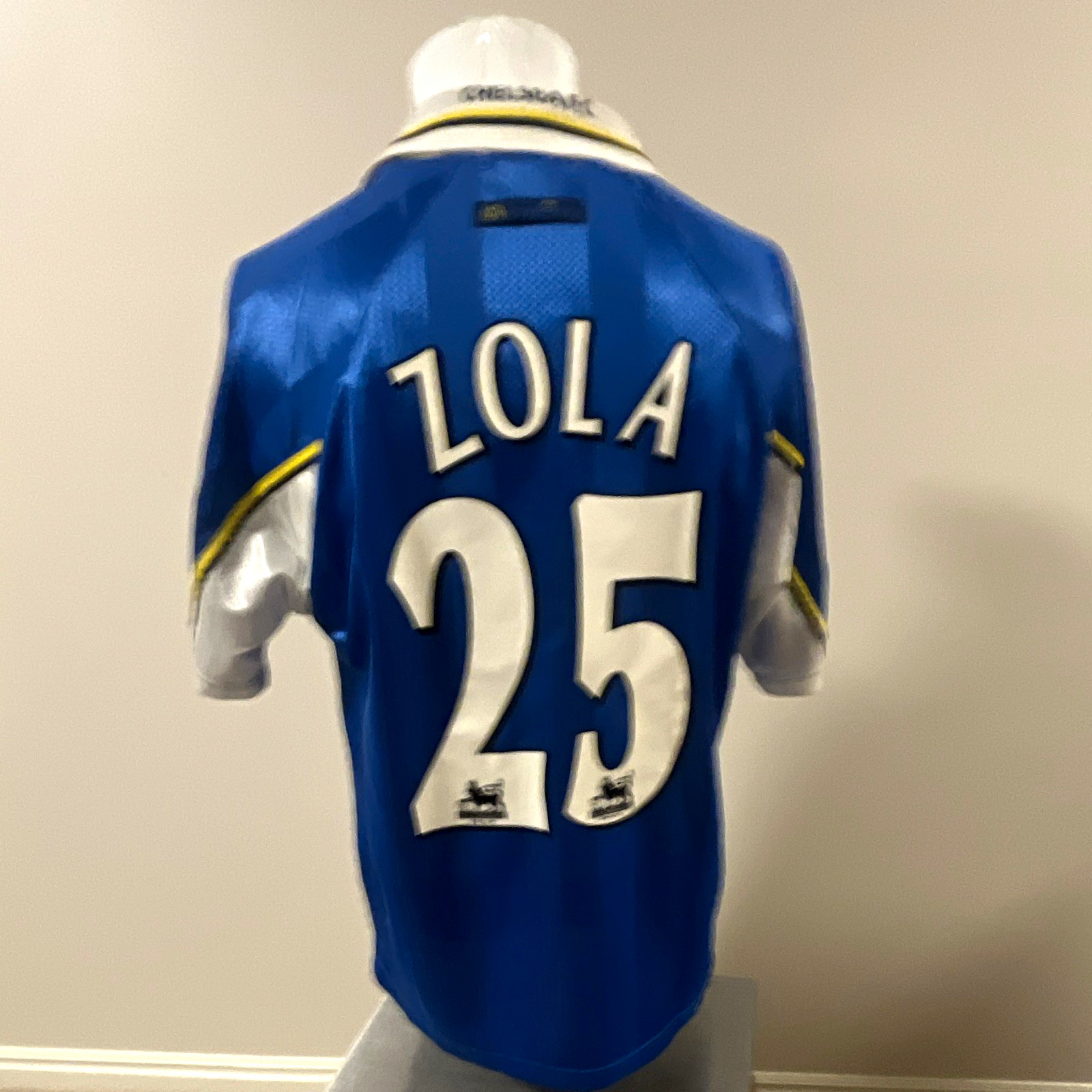 Original Umbro Chelsea FC Gianfranco Zola #25 Autoglass Blue Soccer Jersey M