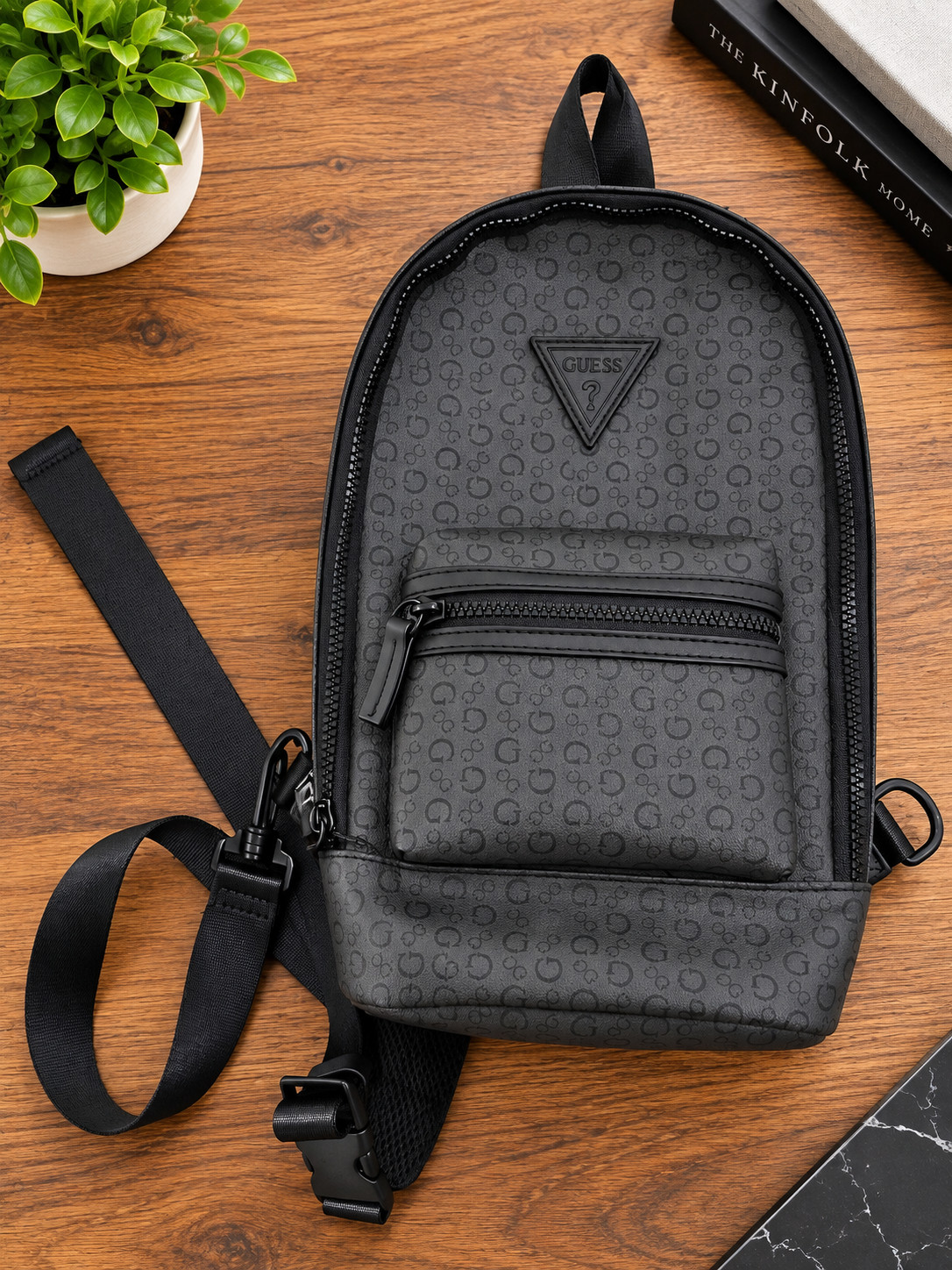 \'Guess\' crossbody bag women medium, Black and Gray Guess logo design \'Guess\' crossbody bag women medium, Black and Gray Guess logo design