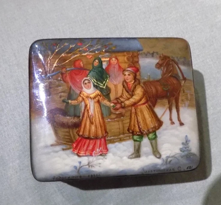 EUC RARE SMALL FEDOSKINO RUSSIAN VINTAGE LACQUER BOX 2.75 STAMP COA ZOLOTINSKAYA EUC RARE SMALL FEDOSKINO RUSSIAN VINTAGE LACQUER BOX 2.75 STAMP COA ZOLOTINSKAYA