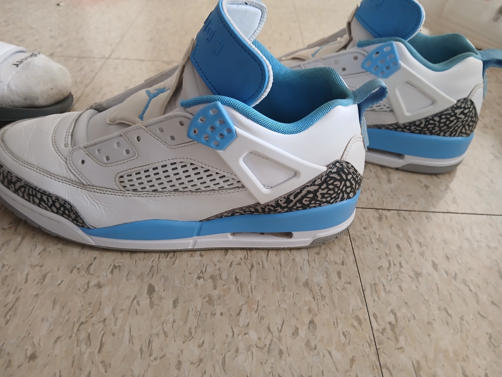 Size 13 - Air Jordan Spizike Low UNC Size 13 - Air Jordan Spizike Low UNC