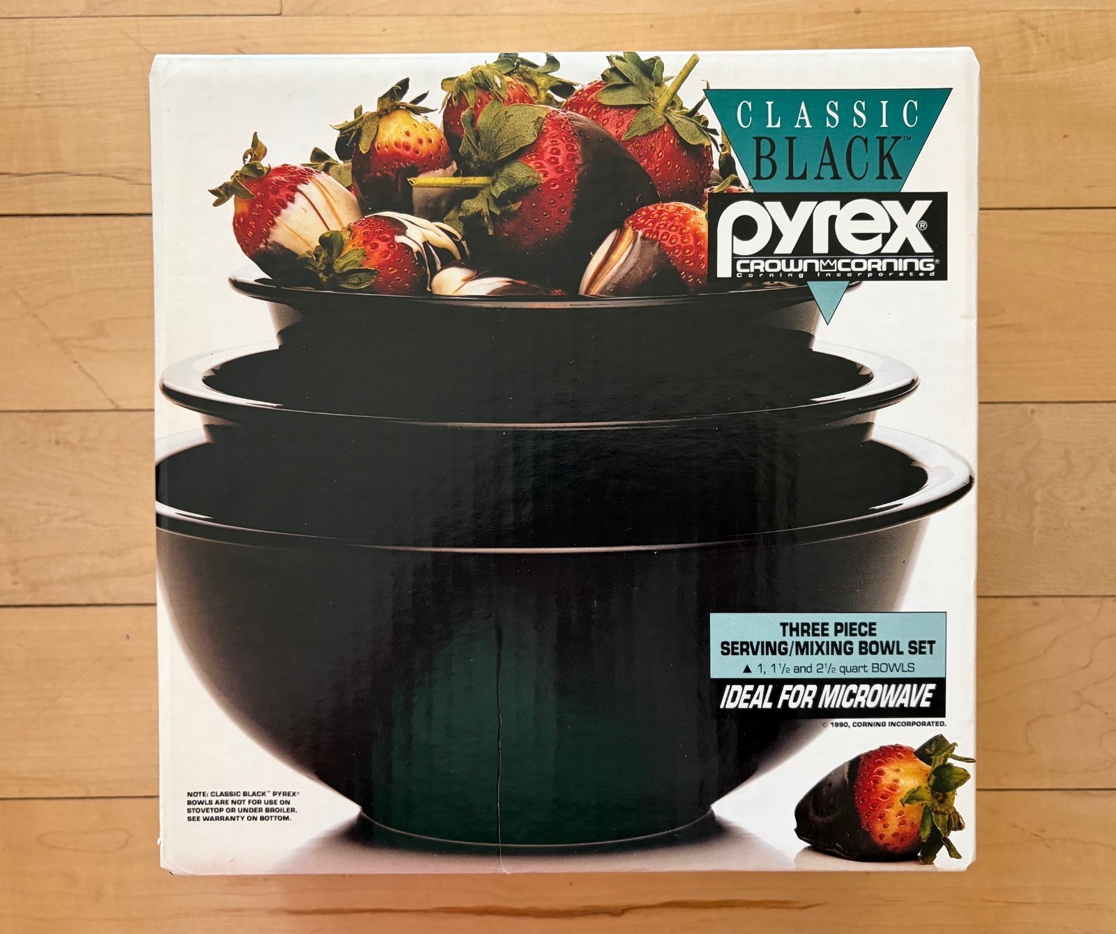 Set Of 3 Vintage PYREX Black Glass Mixing Bowls Crown Corning unopened in box Set Of 3 Vintage PYREX Black Glass Mixing Bowls Crown Corning unopened in box