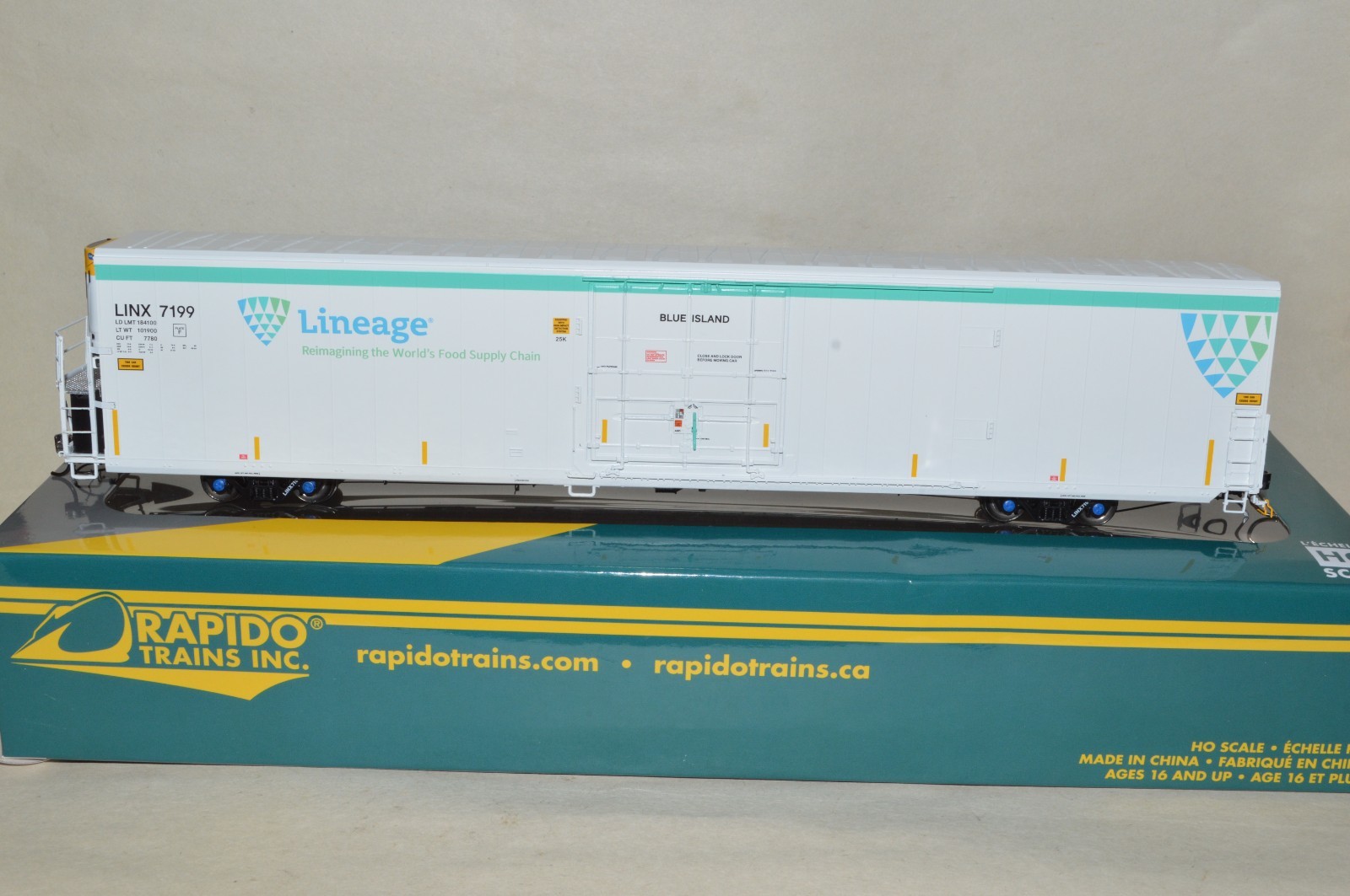 HO scale Rapido-Trains Lineage Food Greenbrier 7780 77\' reefer car BLUE ISLAND