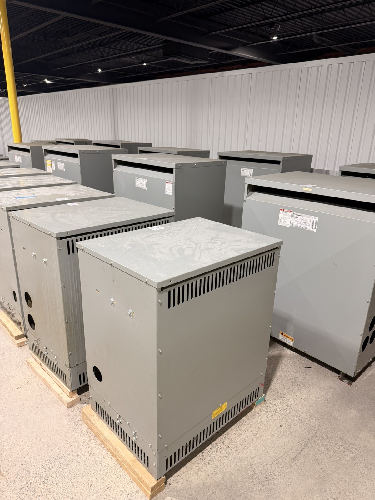 GE 300KVA 480V-208/120 transformer 9T30G0008 9T9T23B3878