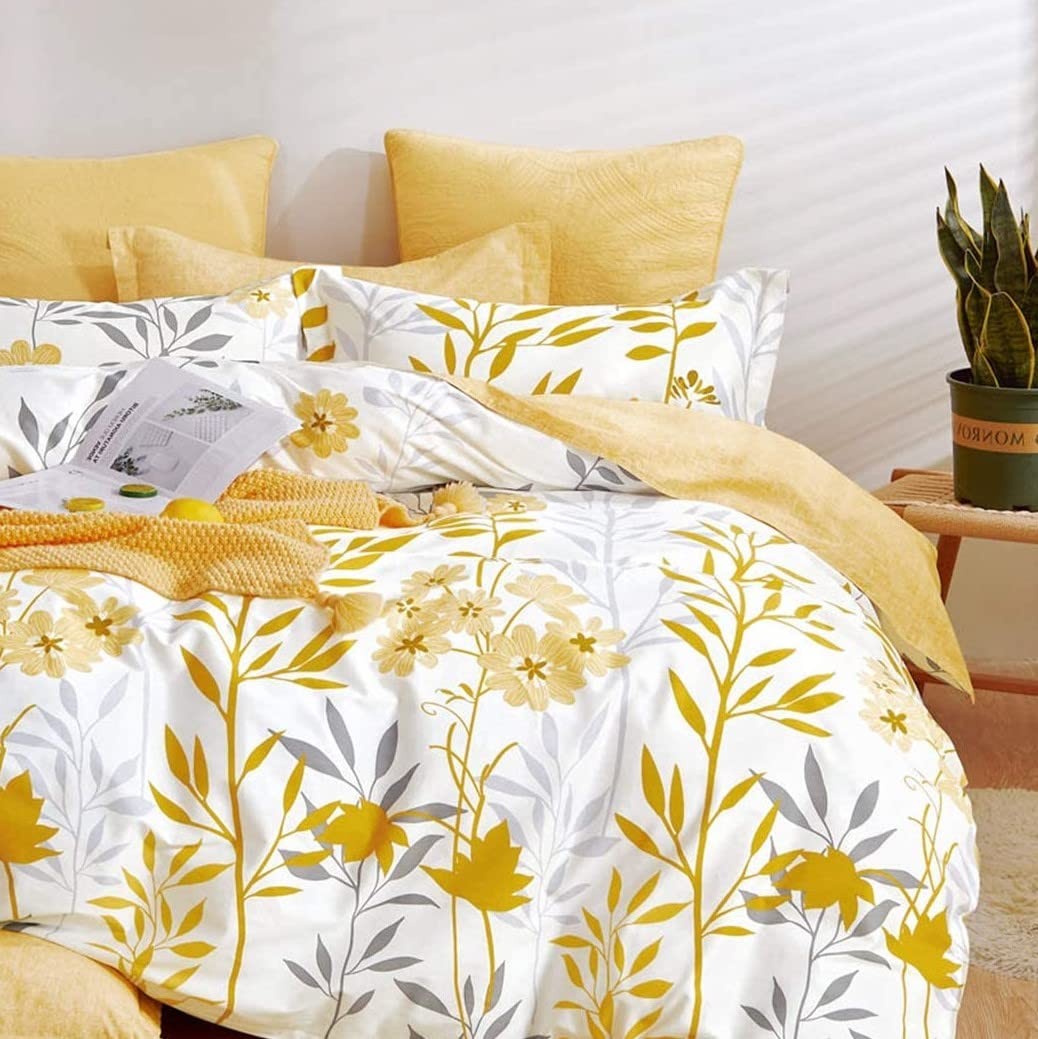 SLEEPBELLA Duvet Cover Set 600 Thread Count Full - Yellow & White Botanical SLEEPBELLA Duvet Cover Set 600 Thread Count Full - Yellow & White Botanical