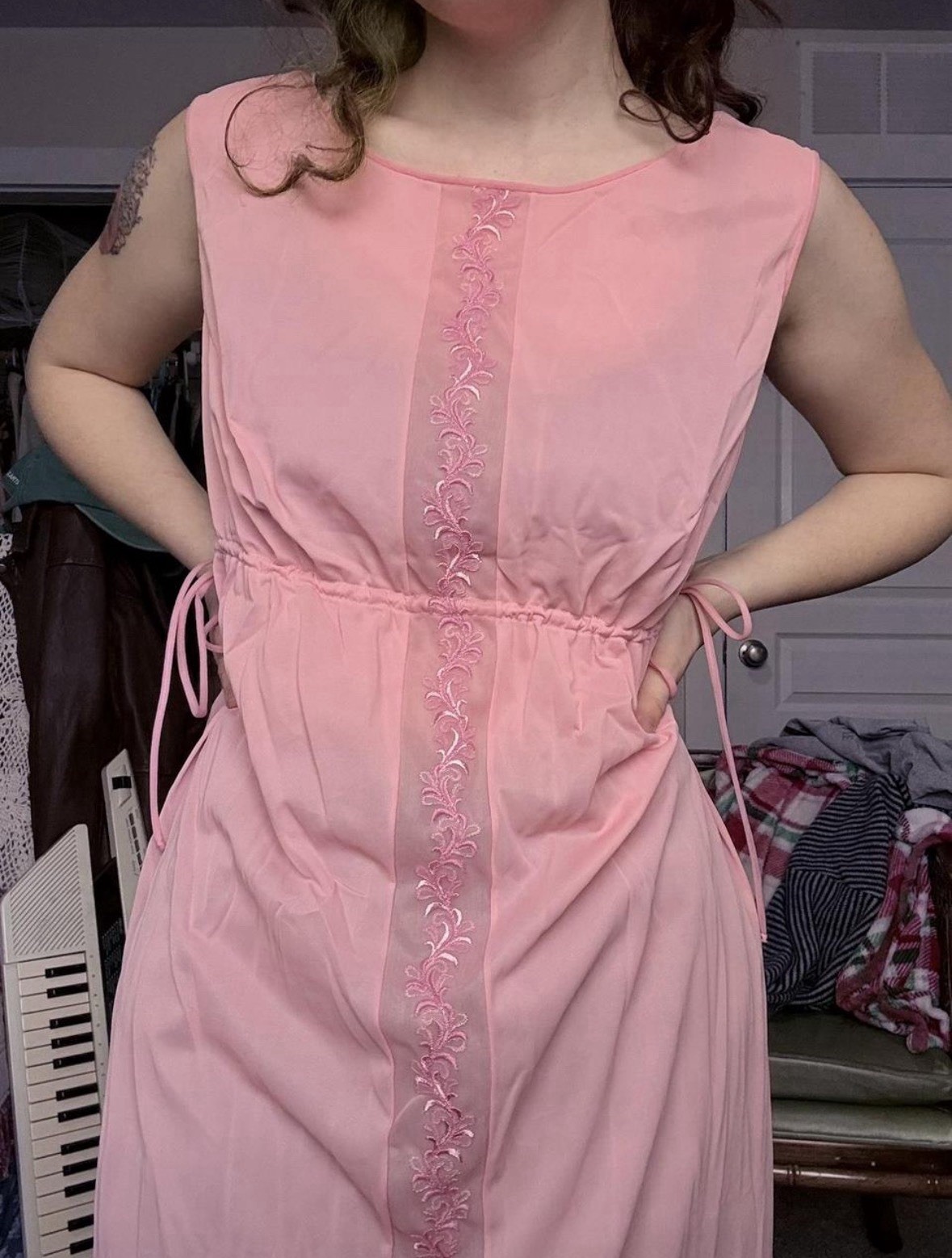 True vintage pink tunic midi dress floral pattern waist ties True vintage pink tunic midi dress floral pattern waist ties