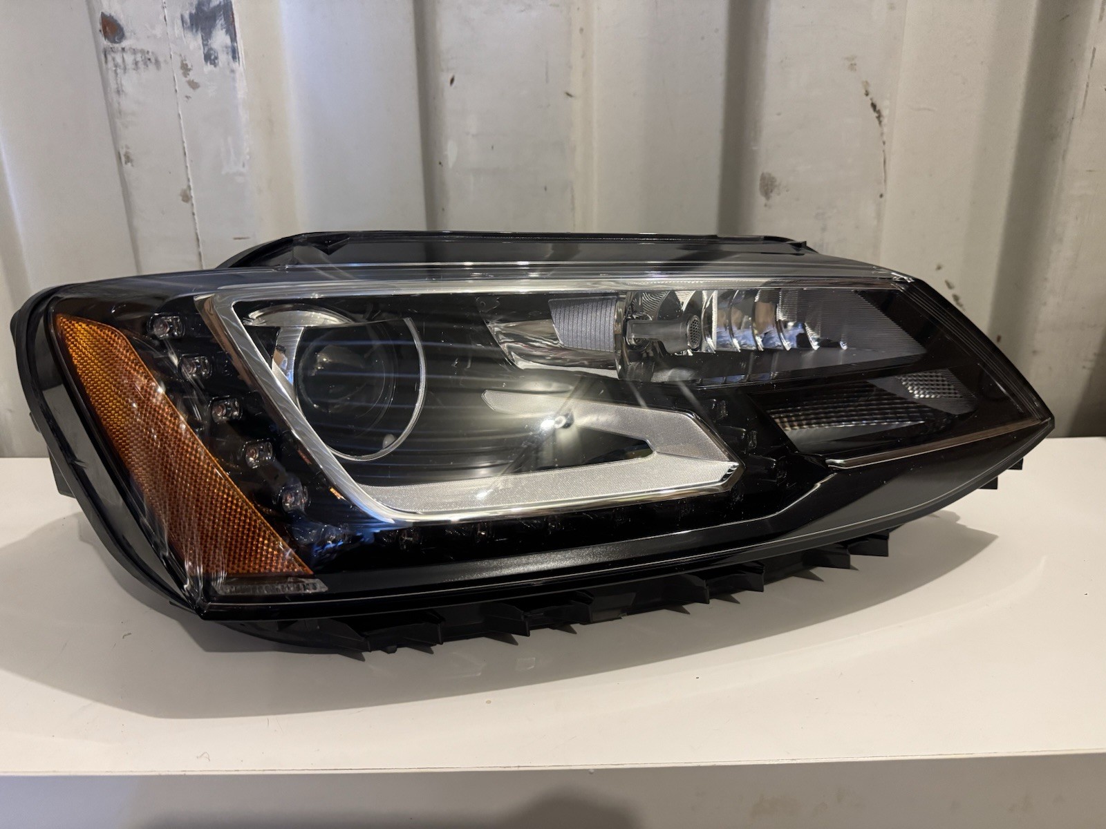 2013-16 Volkswagen Jetta Hybrid Genuine Right (Passenger) Bi-Xenon Headlight