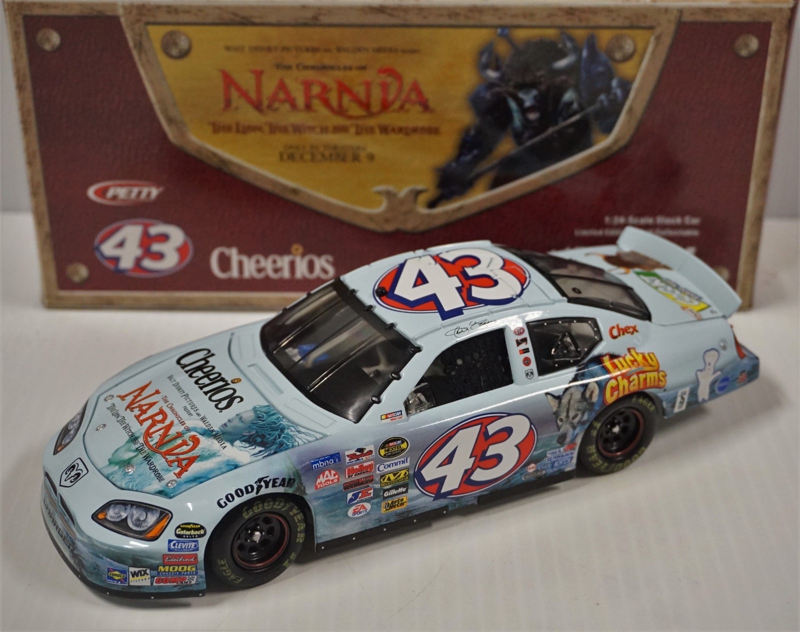 1/24 Jeff Green #43 Cheerios / The Chronicles of NARNIA 2005 NASCAR Action Car