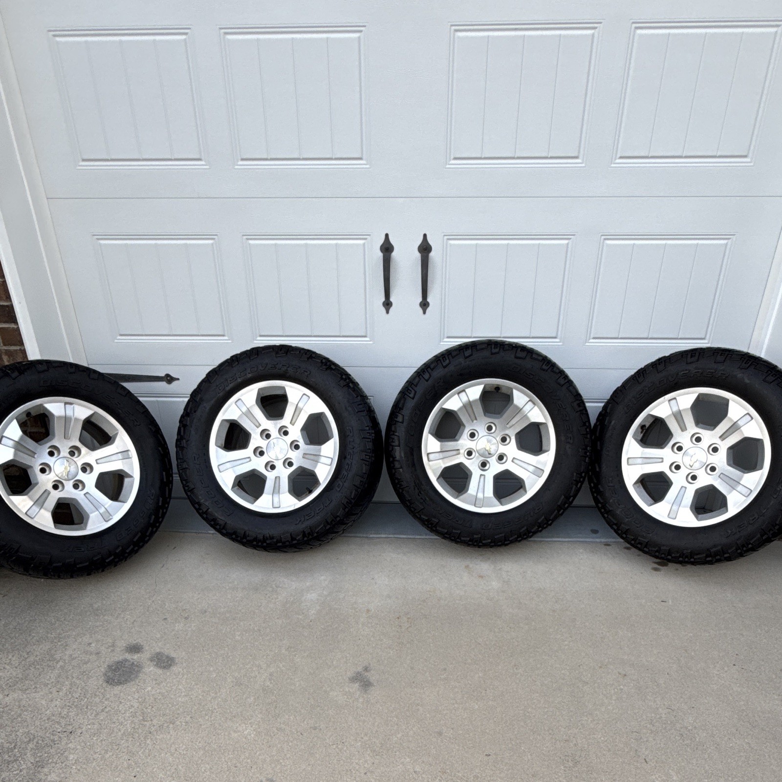 2018 Chevy Silverado 1500 Stock Wheels But Bald Tires 18in Wheels Set of 4