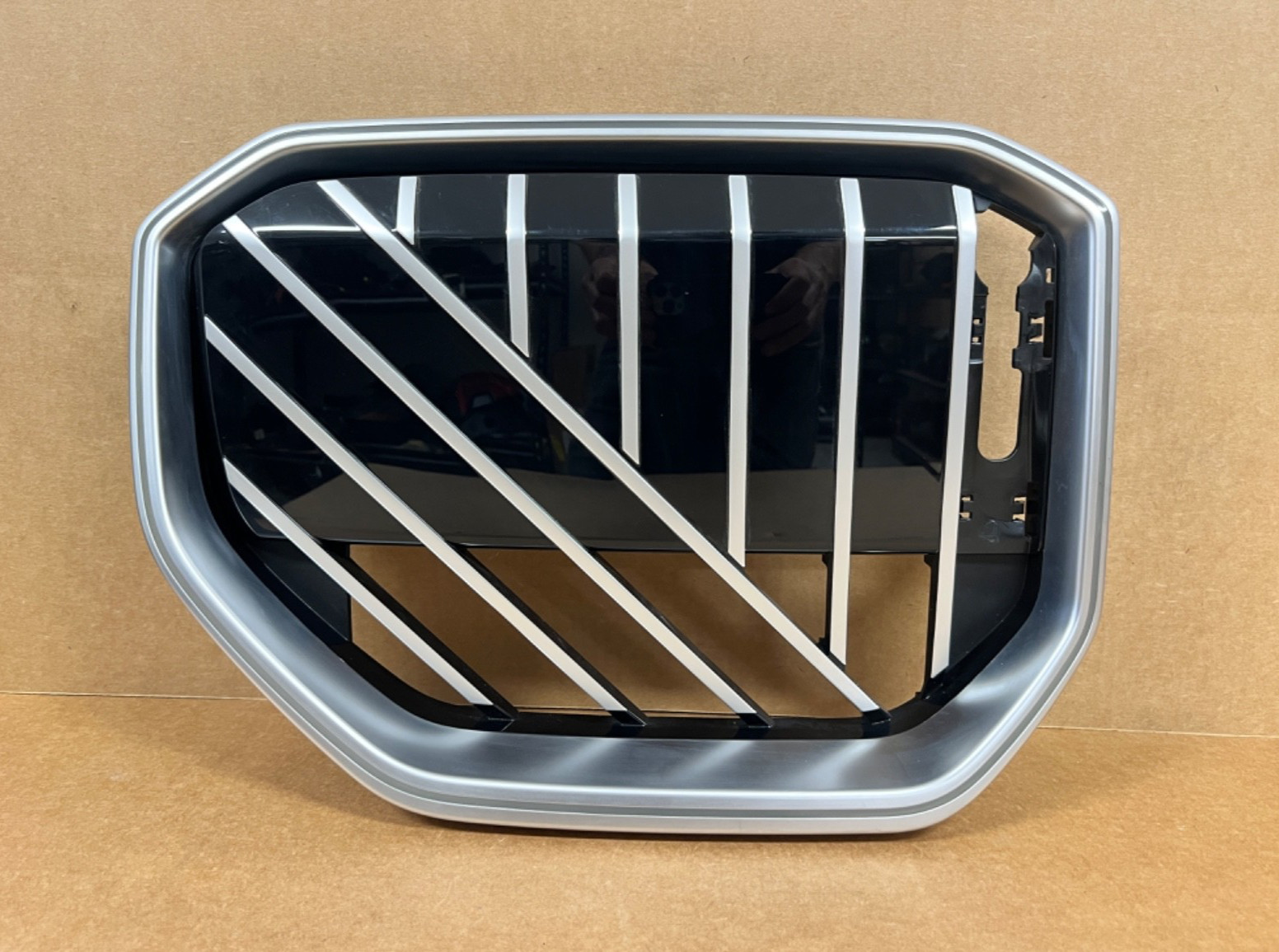 OEM 2025-2026 BMW X3 M50 G45 FRONT RIGHT RH SIDE ILLUMINATED KIDNEY GRILLE NICE