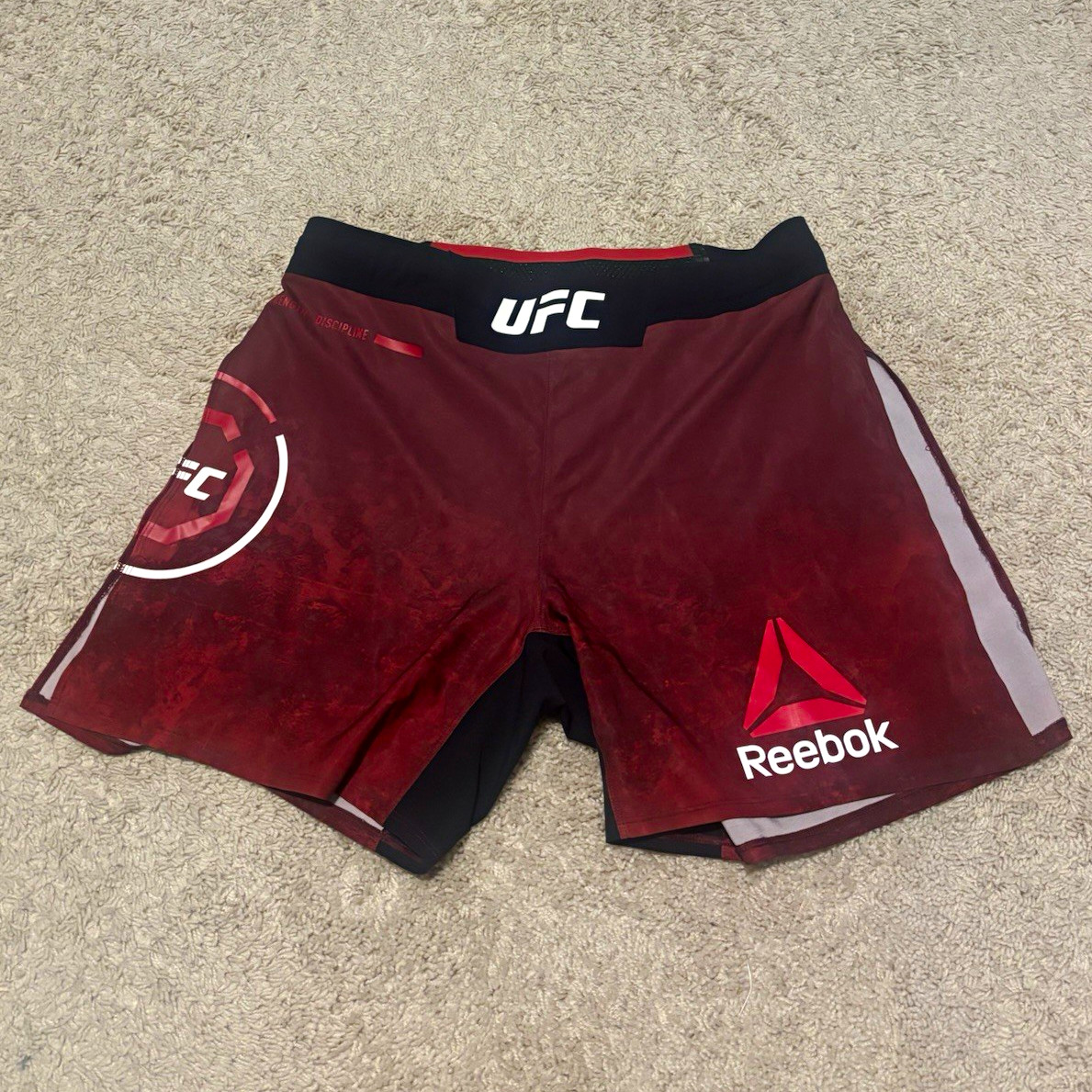 NWOT Rare Reebok UFC Men\'s MMA official Fight Shorts Size 32 Red high split