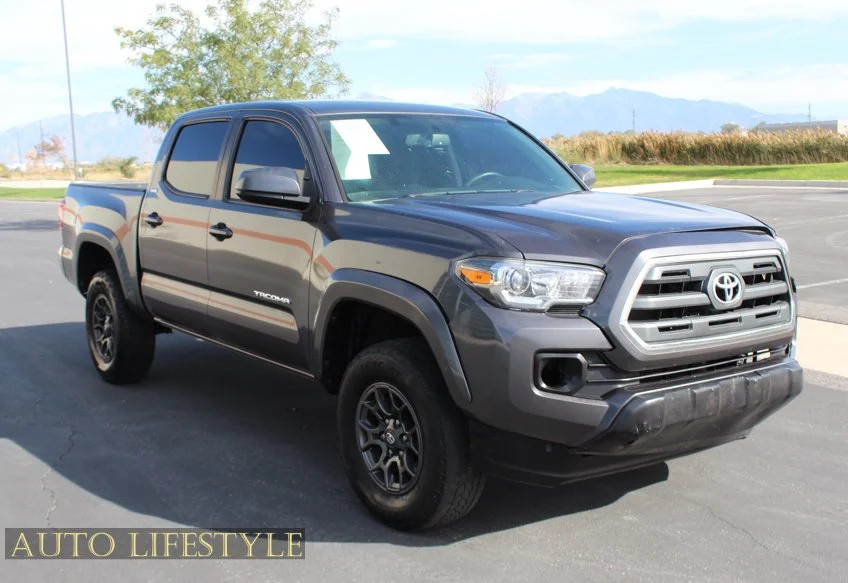 2017 Toyota Tacoma SR5 V6 2017 Toyota Tacoma SR5 V6