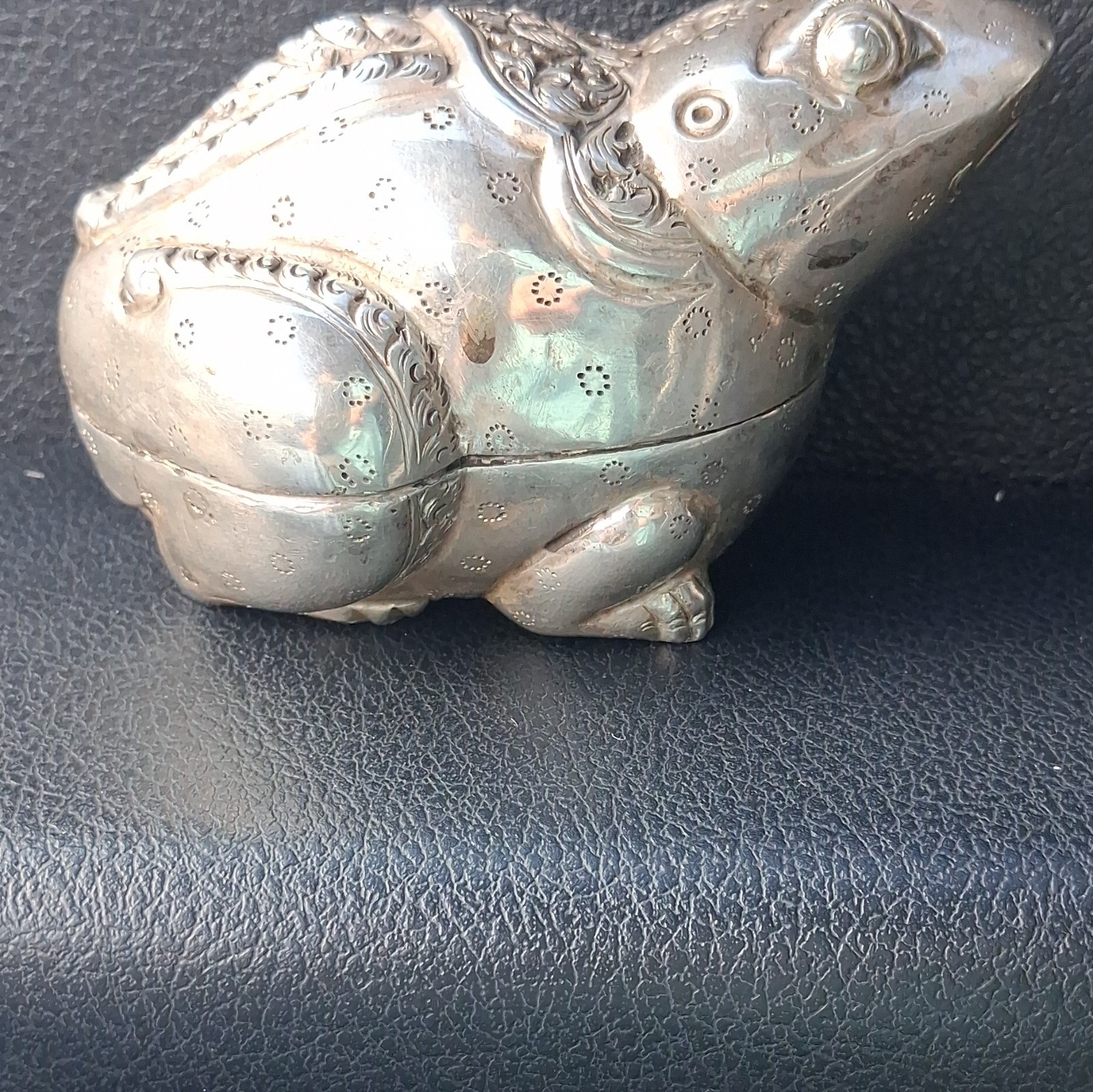 Antique Cambodian Solid Silver Frog Shaped Betel Nut Box Antique Cambodian Solid Silver Frog Shaped Betel Nut Box