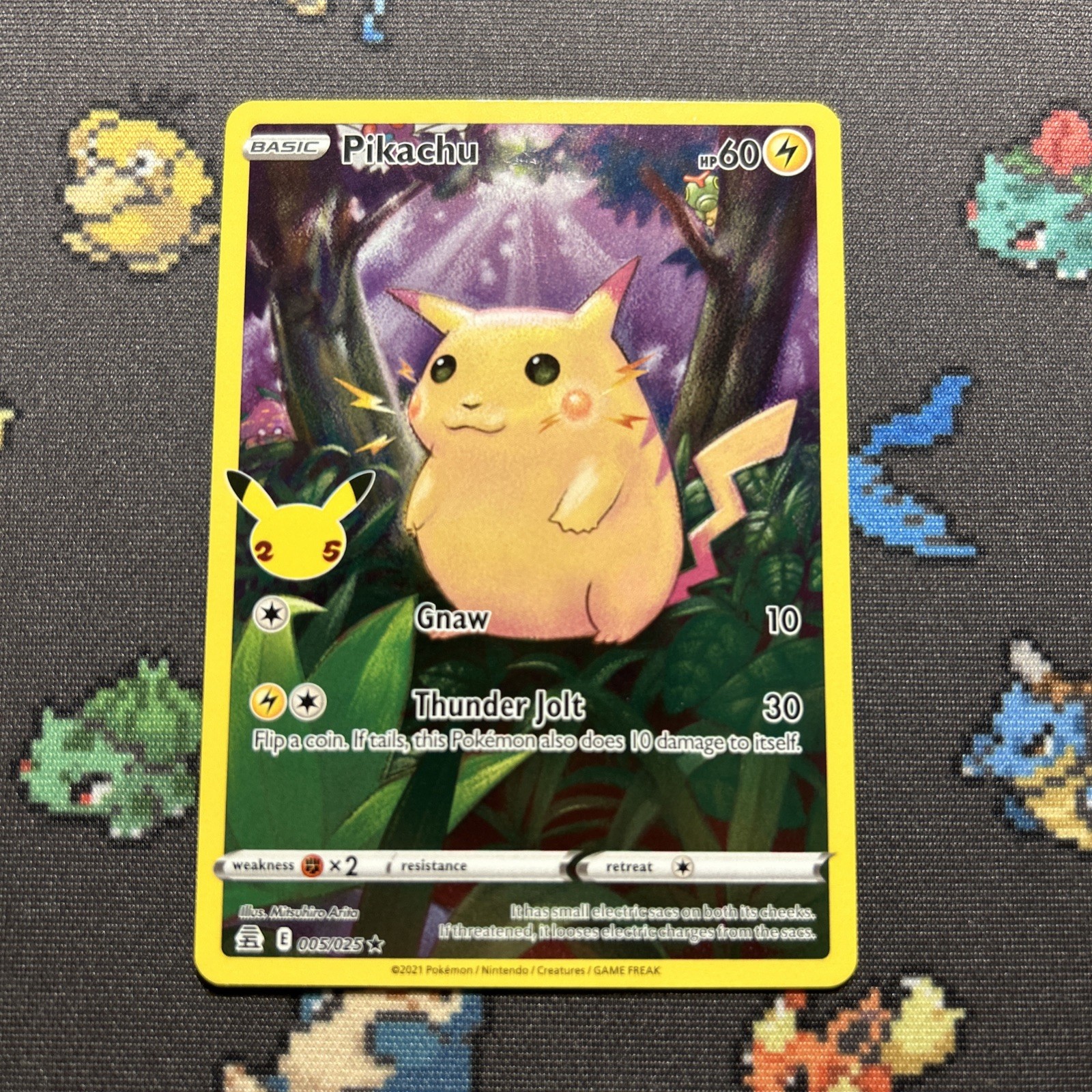 Pikachu 005/025 NM/LP -Full Art Pokemon Card- Celebrations (7k2)