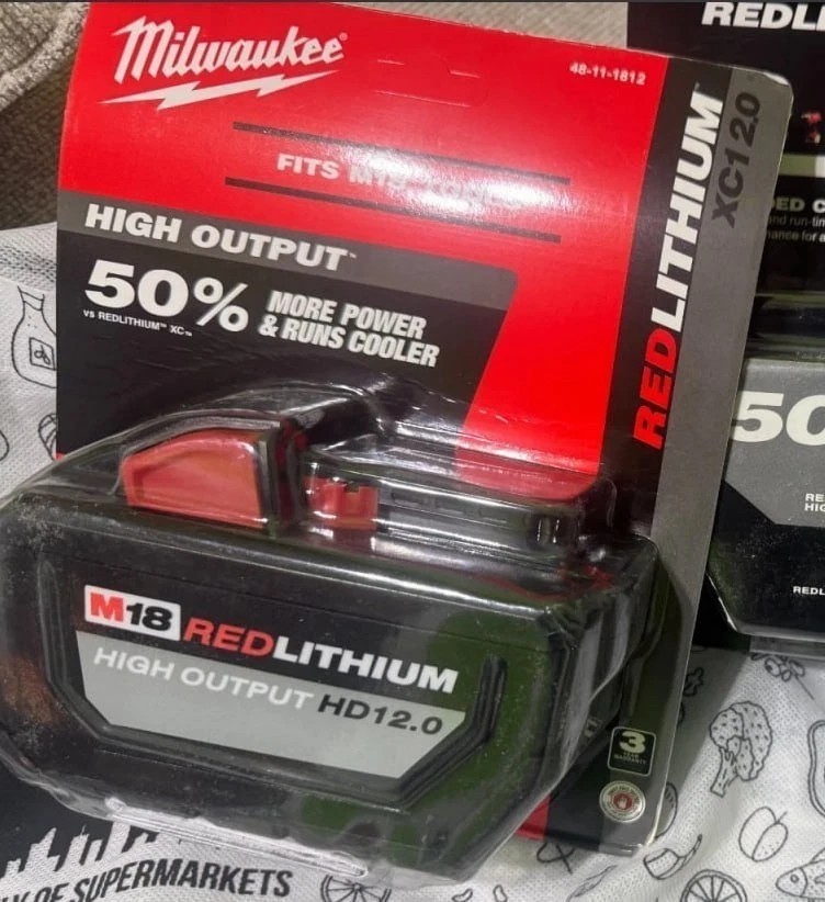 1PCS Milwaukee M18 High Output HD12.18V Lithium Ion 12.0Ah Battery (48-11-1812)
