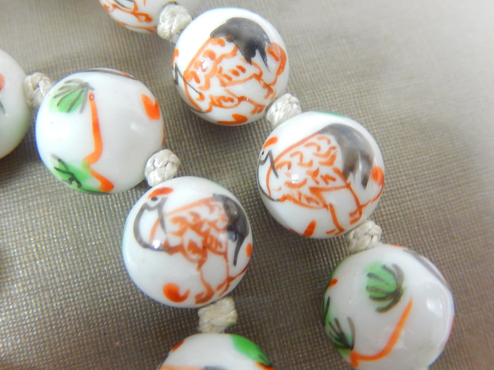 VTG CHINESE HAND PAINTED CRANE BIRD PORCELAIN  KNOTTED 12.8mm BEAD 26\