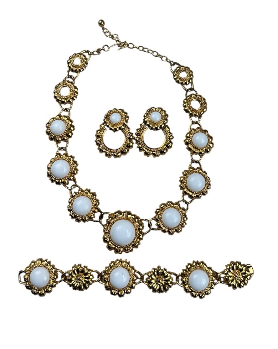 Trifari Vintage 3 Pc Set Milk Glass Cabochon Gold Tone Floral Parure