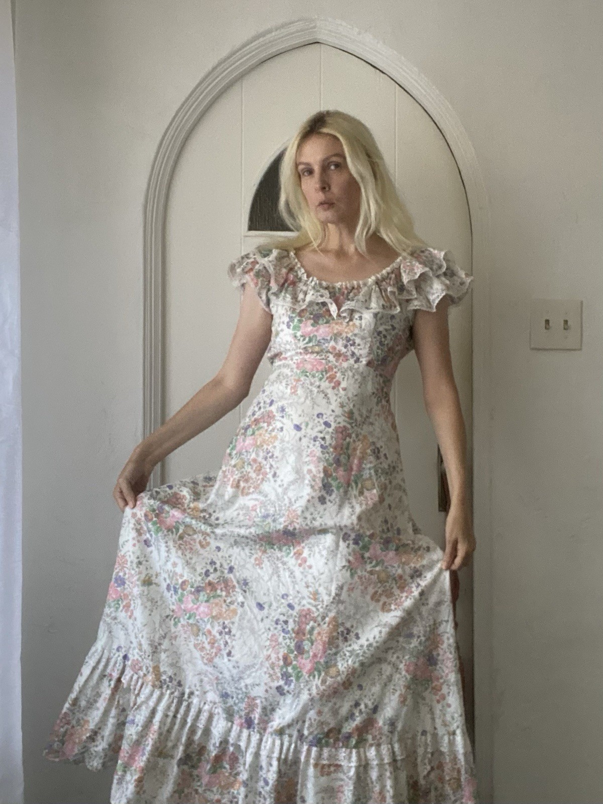 Vintage Handmade Floral Cotton Lace Detail Ruffle Back Zip Maxi Dress X/S Vintage Handmade Floral Cotton Lace Detail Ruffle Back Zip Maxi Dress X/S