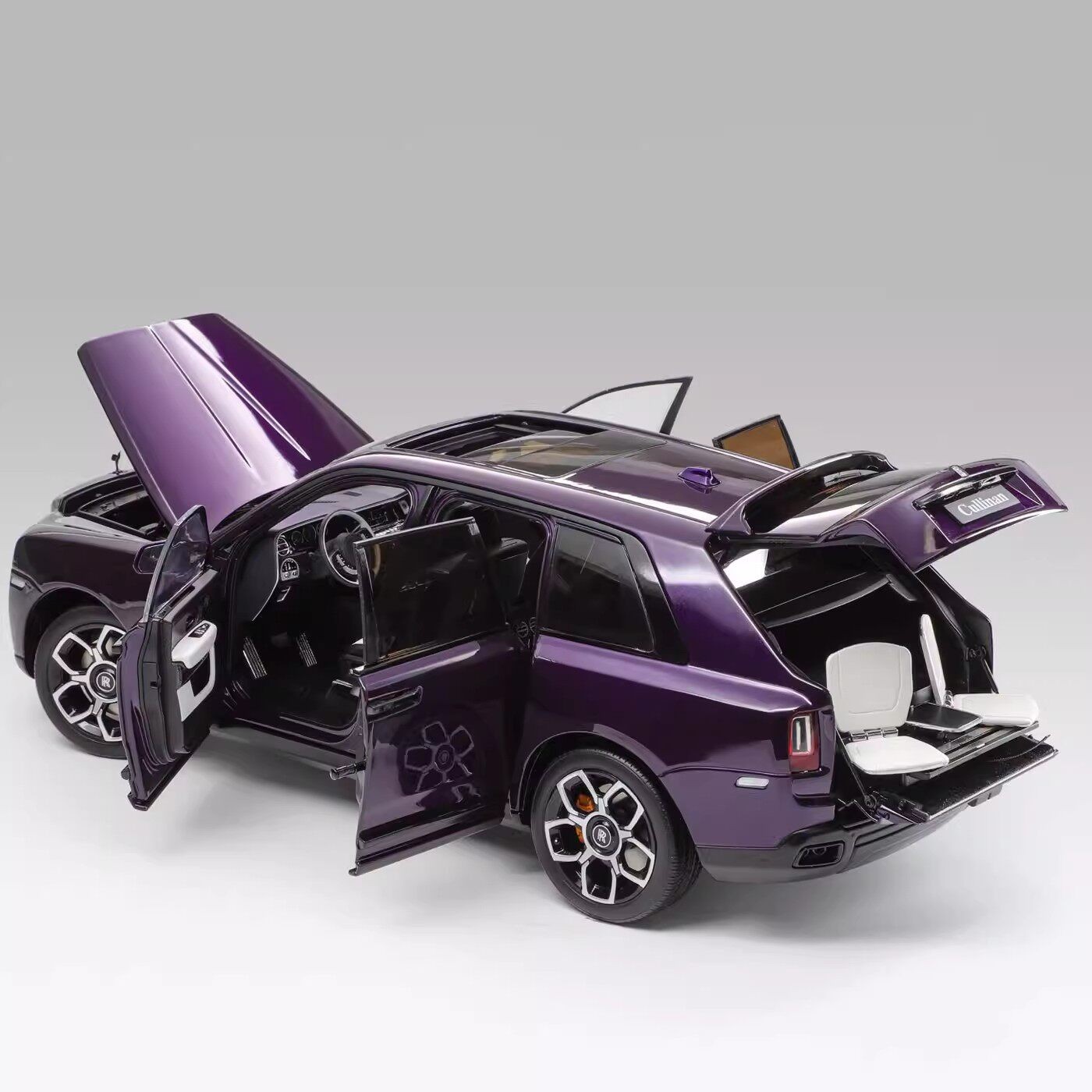 Original 1:18 Rolls Royce Cullinan Limited Purple White Car Model Leather Box
