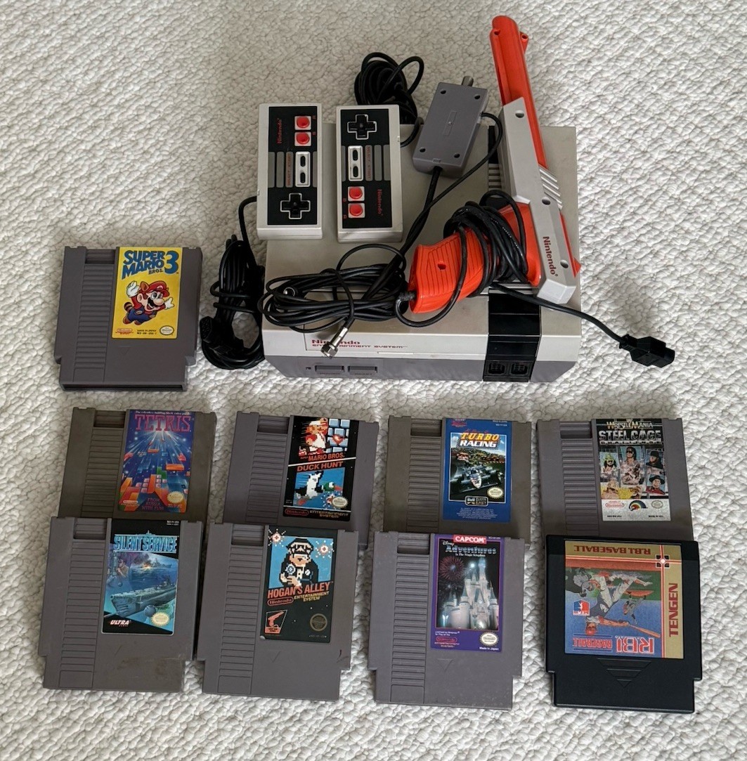 Original Nintendo NES Console Bundle 9 Games 2 Controllers & Zapper Gun Tested