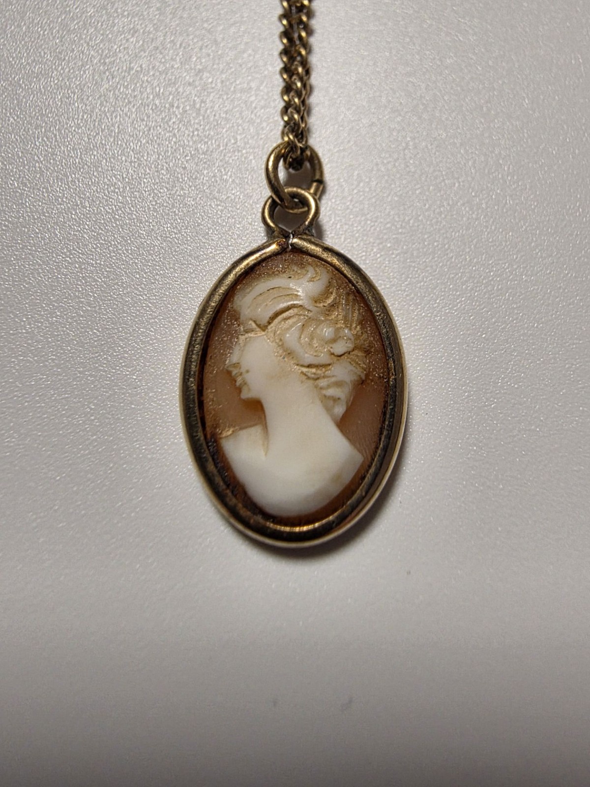 Vintage Gold-Filled Shell Cameo Pendant Necklace Vintage Gold-Filled Shell Cameo Pendant Necklace