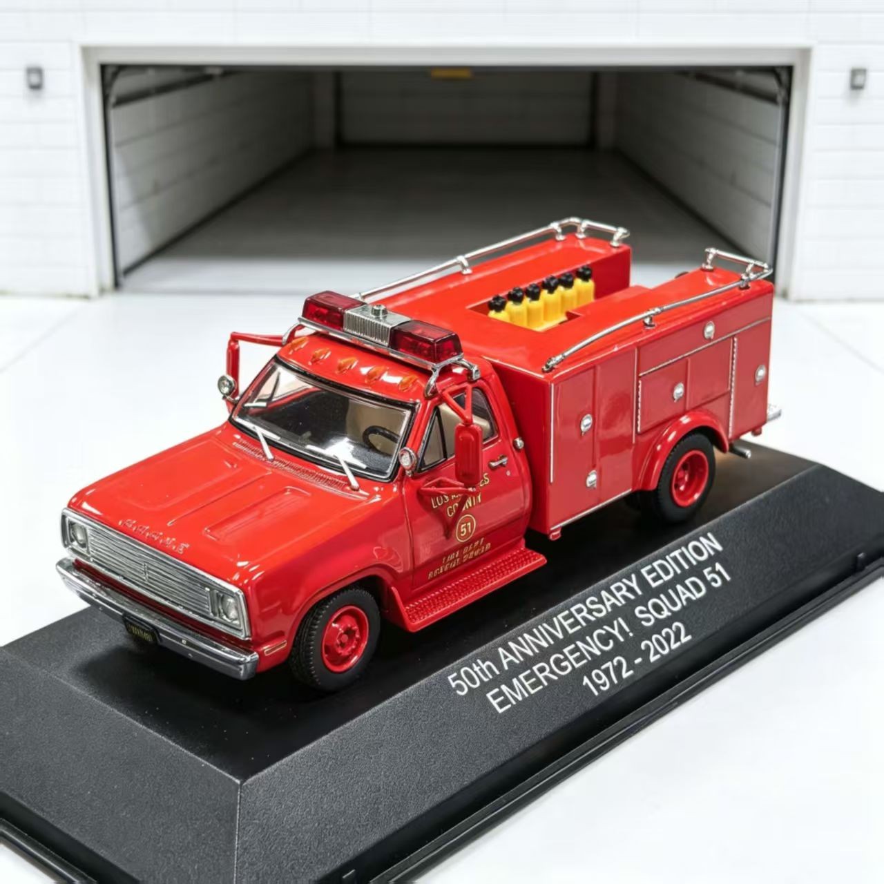 Iconic 1/50 Diecast Car Model Emergency 1974 Dodge D-300 Squad 51 Rescue Truck