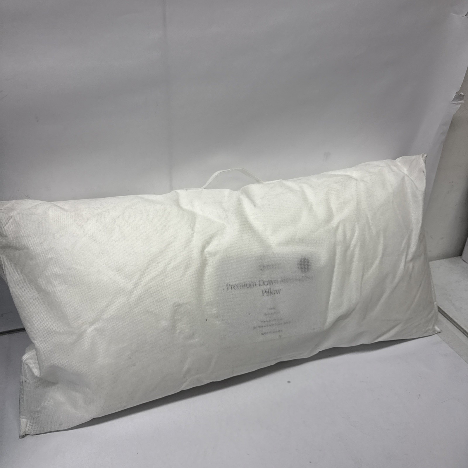 BNWT Quince Premium Down Alternative Pillow King Medium Firm NEW $110 MSRP BNWT Quince Premium Down Alternative Pillow King Medium Firm NEW $110 MSRP