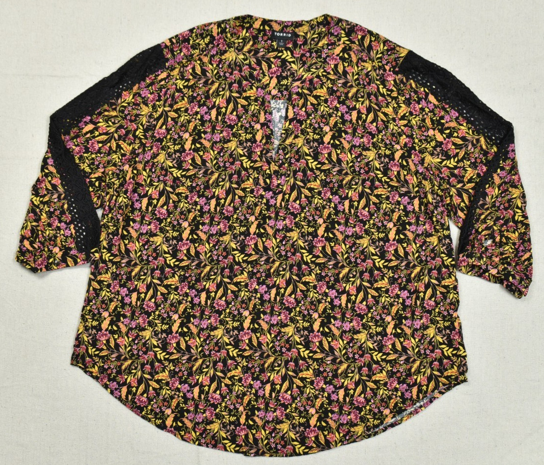 Torrid Size 1 Floral Rayon Tunic Blouse Lace Crochet Sleeve Inset Henley Split Torrid Size 1 Floral Rayon Tunic Blouse Lace Crochet Sleeve Inset Henley Split